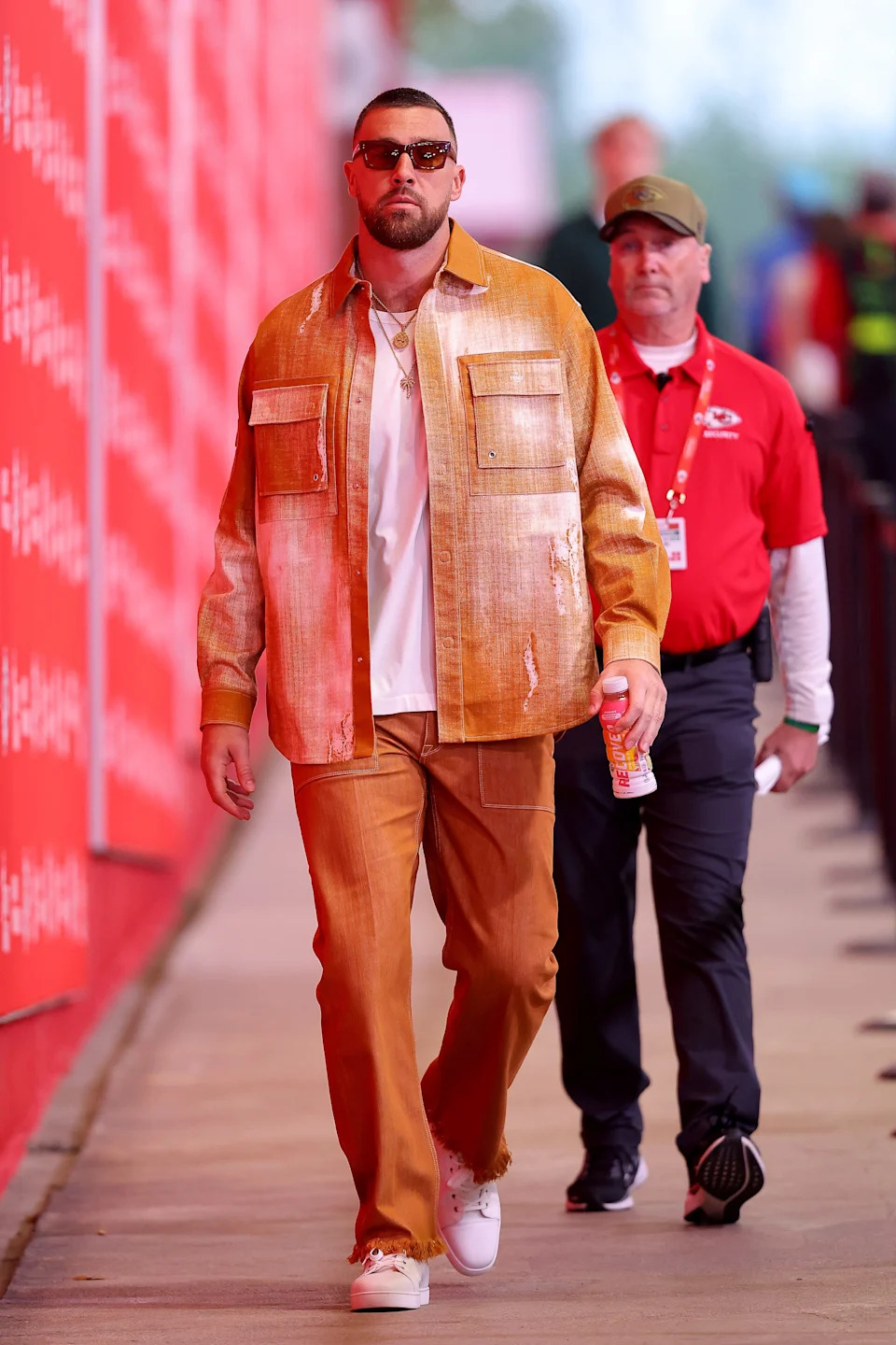 KANSAS CITY, MISSOURI - OCTOBER 27: Travis Kelce #87 of the Kansas City Chiefs arrives prior to the game against the Washington Commanders at Arrowhead Stadium on October 27, 2025 in Kansas City, Missouri. (Photo by David Eulitt/Getty Images)