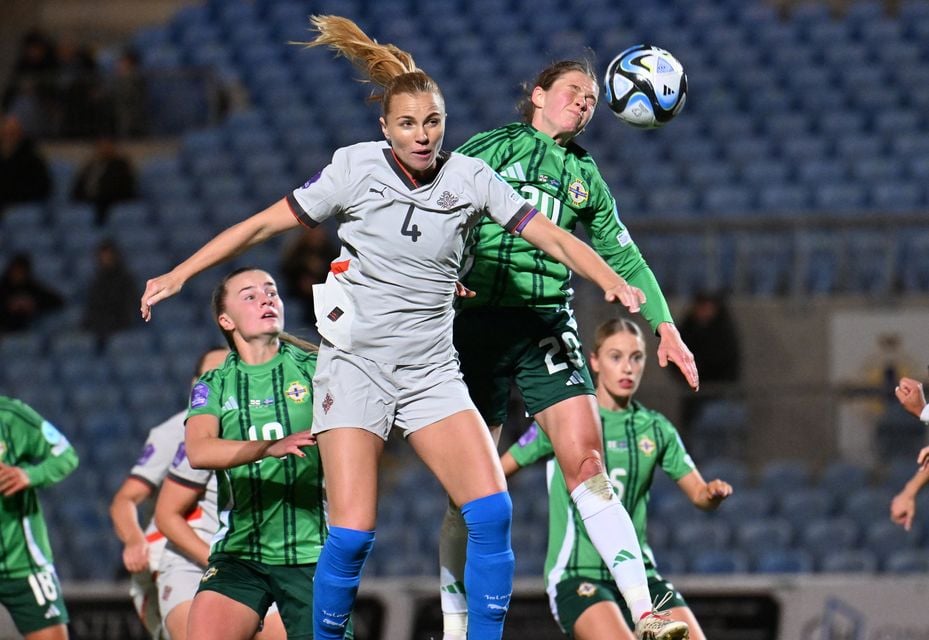 Northern Ireland’s Caragh Hamilton with Iceland’s Glódís Viggósdóttir