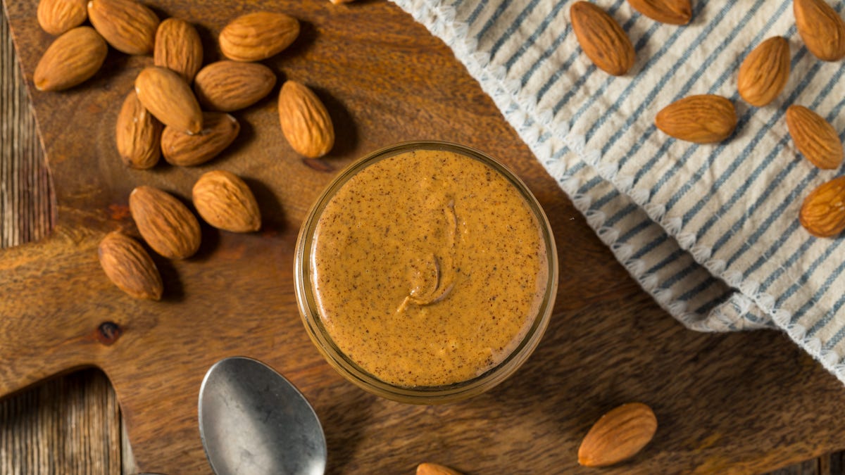 Is almond butter healthy? What nutritionists say.