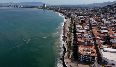 How to move to Mexico or Canada from the US in 2025