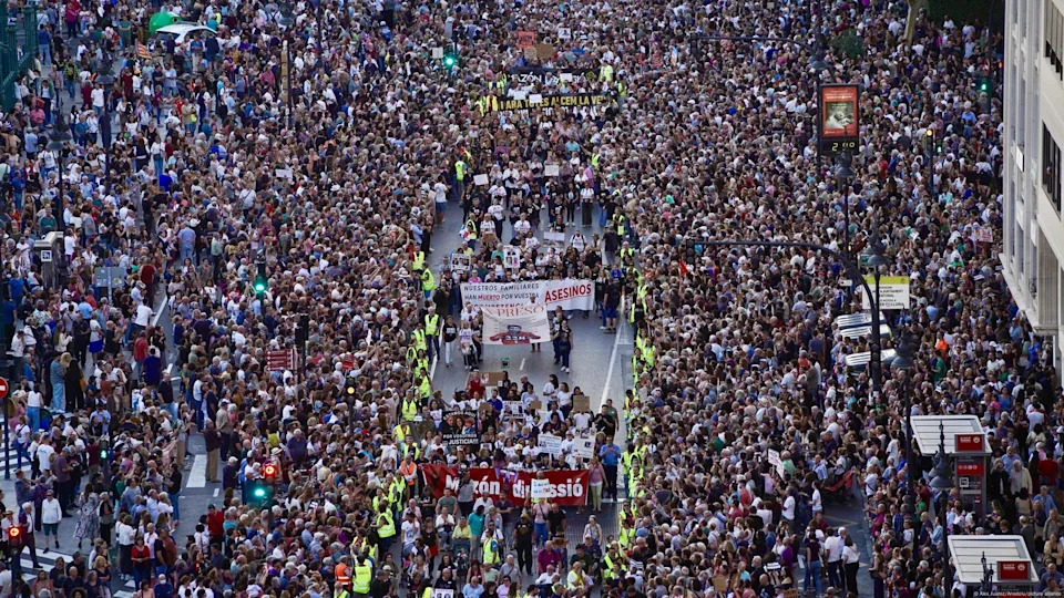 Over 50,000 people took part in the protest, according to the central government's office in Valencia<span class="copyright">Alex Juarez/Anadolu/picture alliance</span>