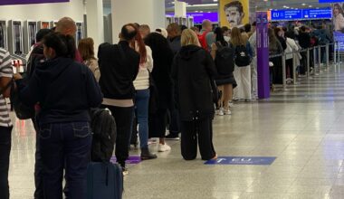 Hour-long queues in Prague airport as EU entry-exit system comes into effect