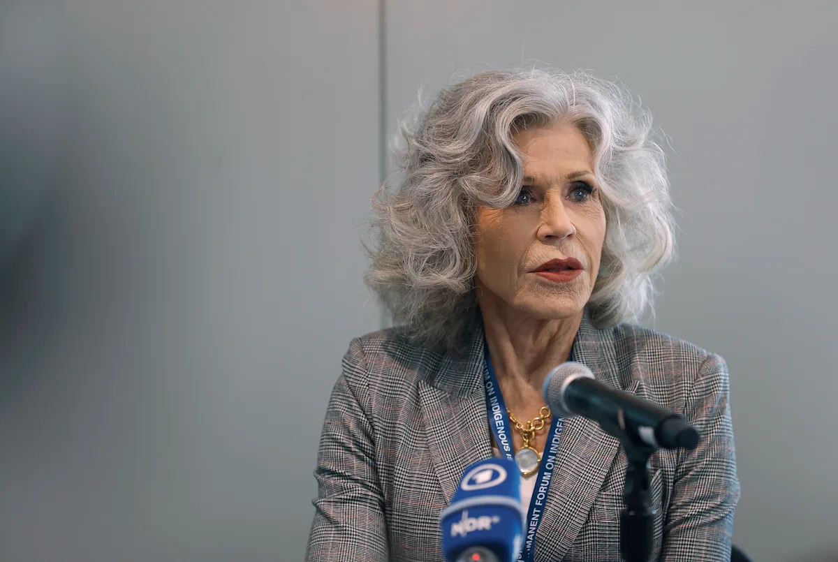Jane Fonda Relaunches McCarthy-Era Committee For The First Amendment With Support Of 550 Celebrities Including Barbra Streisand, Pedro Pascal, Ben Stiller & Billy Crystal