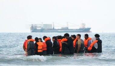 26 migrants sent to France while nearly 10,000 have arrived since deal