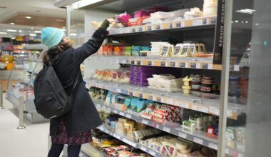 London stocks jump as steady UK inflation spurs interest rate cut bets