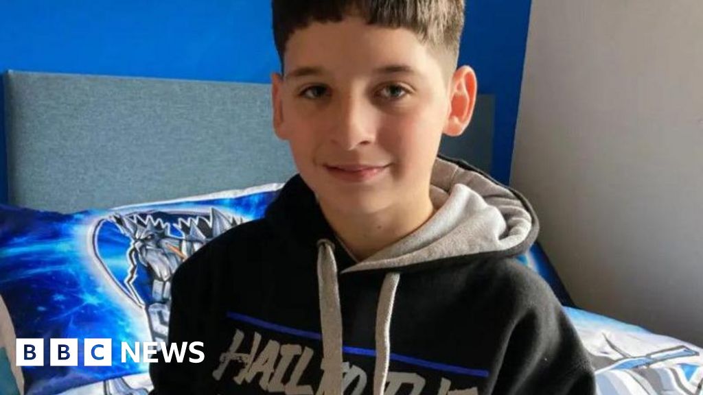 New para-sledge for Sheffield Steelkings ice hockey boy after theft