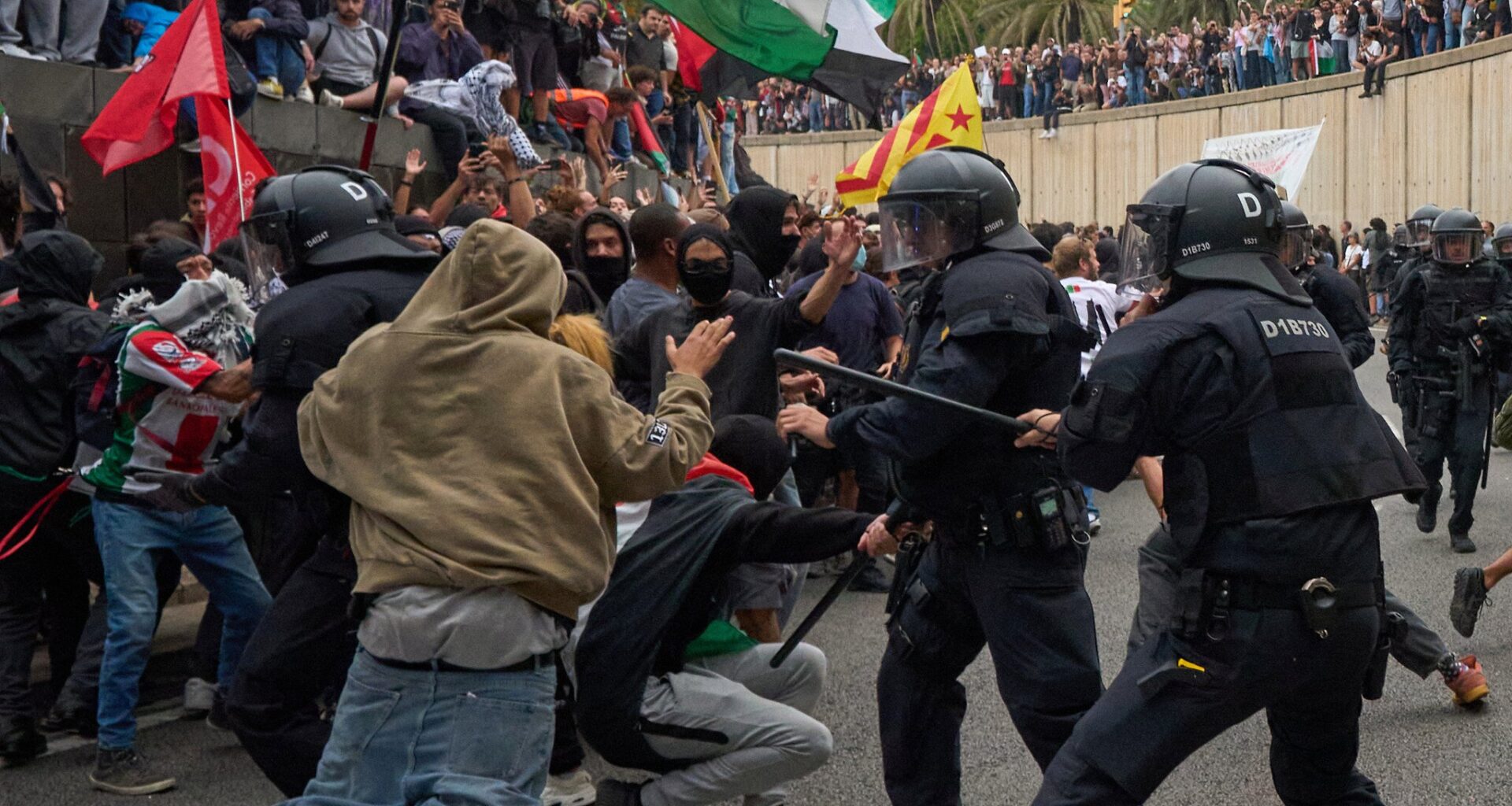 Shops, restaurants vandalized in many cities to protest Israel's flotilla interception