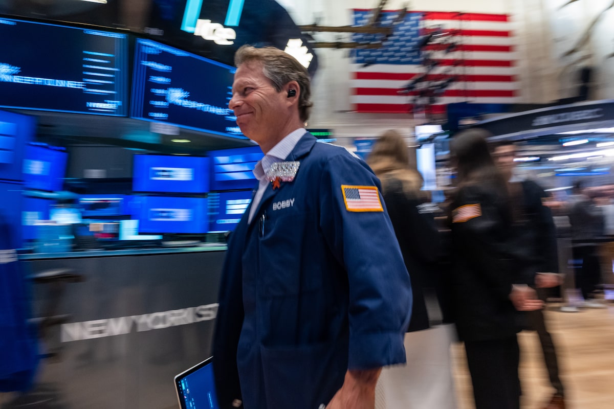 Short-bias ETFs see big inflows on stock market pullback bets
