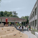 Chazal School Renovation and Playground Transformation / MULTIPLE Architecture & Urbanism - Exterior Photography, Concrete