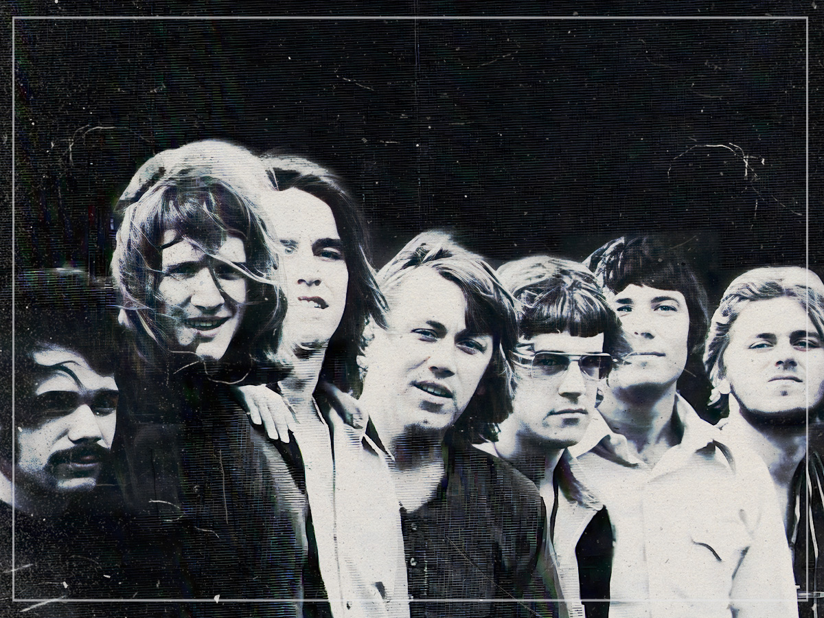 Who sang guest vocals on the Chicago song 'Little Miss Lovin'?