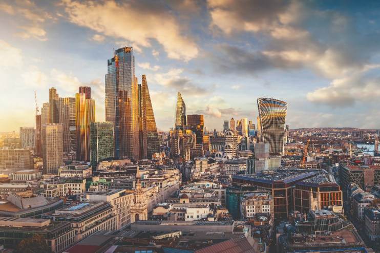 London leads the way as the commanding foreign exchange centre