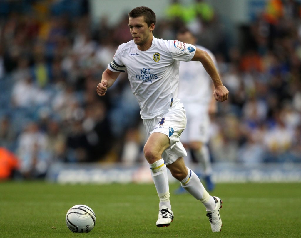 Jonny Howson on the ball for Leeds United v Lincoln City - Carling Cup