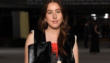 Alana Haim Circling 'The Heidi Fleiss Story' Opposite Aubrey Plaza