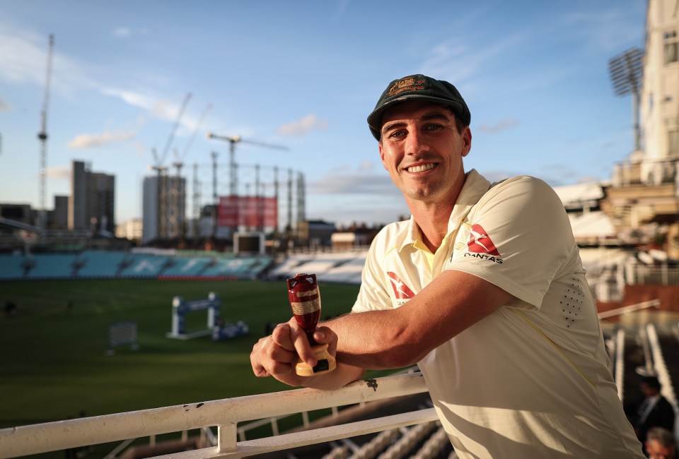 LONDON, ENGLAND - JULY 31: Pat Cummins of Australia poses with a replica Ashes Urn after Day Five of the LV= Insurance Ashes 5th Test match between England and Australia at The Kia Oval on July 31, 2023 in London, England. (Photo by Ryan Pierse/Getty Images)