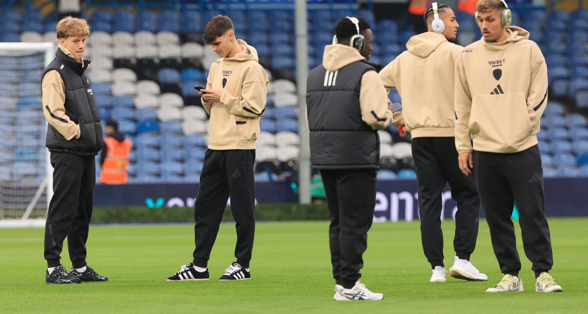 Winger makes Leeds United return after three-month injury absence