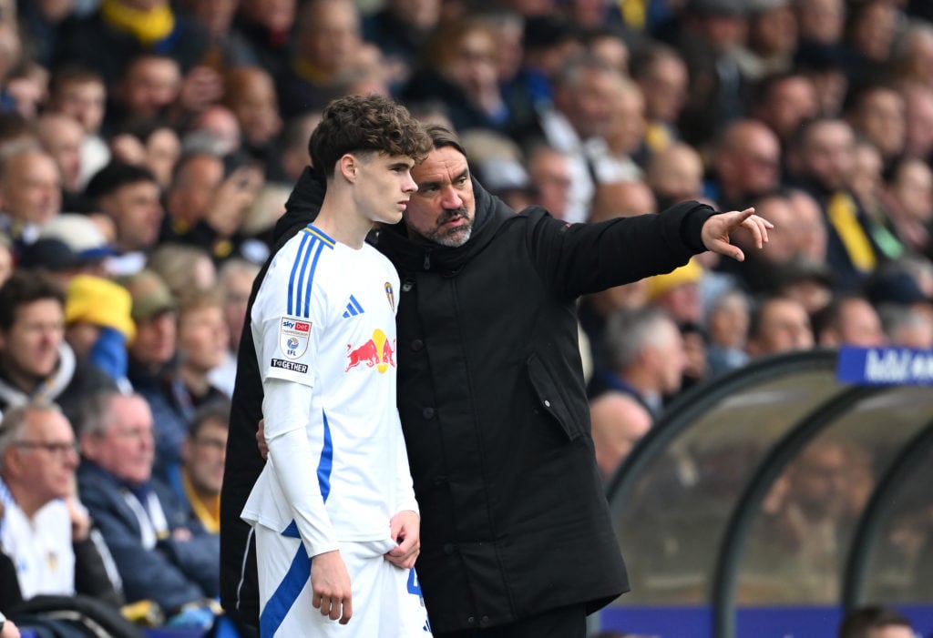 Harry Gray speaks to Daniel Farke during Leeds United FC v Stoke City FC - Sky Bet Championship