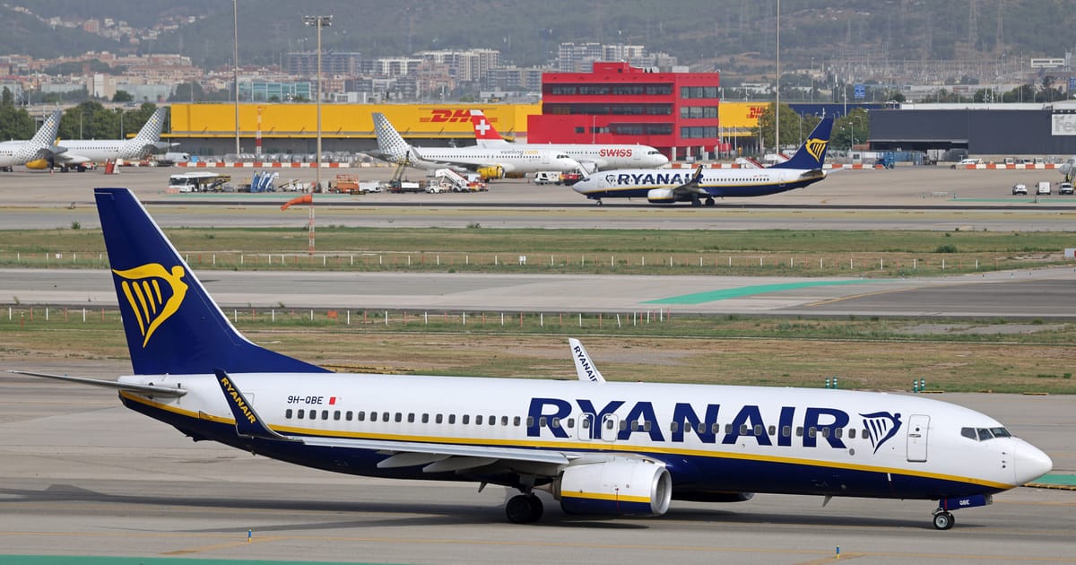 Ryanair boss says drones disrupting EU airports should be shot down – POLITICO