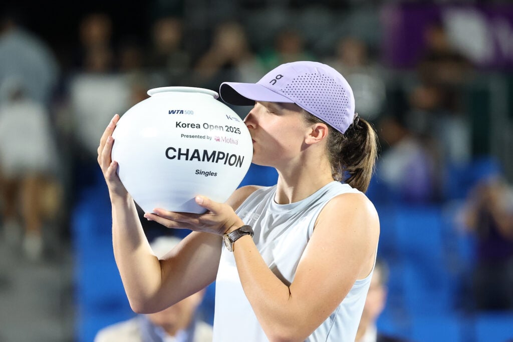 Iga Swiatek kisses the Korea Open title after beating Ekaterina Alexandrova in the final
