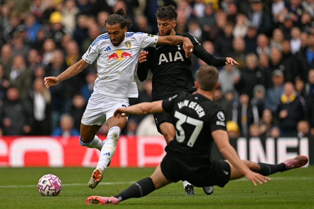 Dominic Calvert-Lewin shoots a ball.