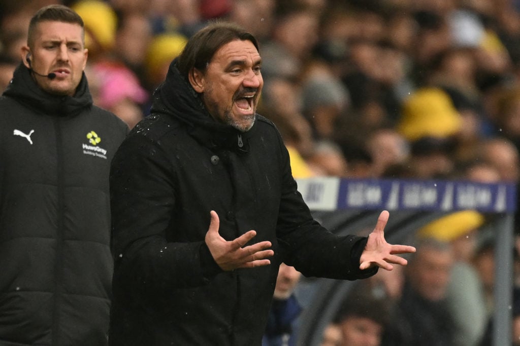 Daniel Farke shouts in anger during Leeds vs Tottenham.