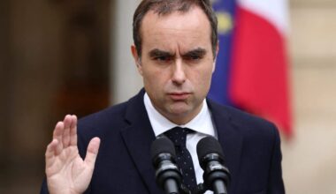 Moody’s cuts outlook on France as Lecornu struggles to pass budget – POLITICO
