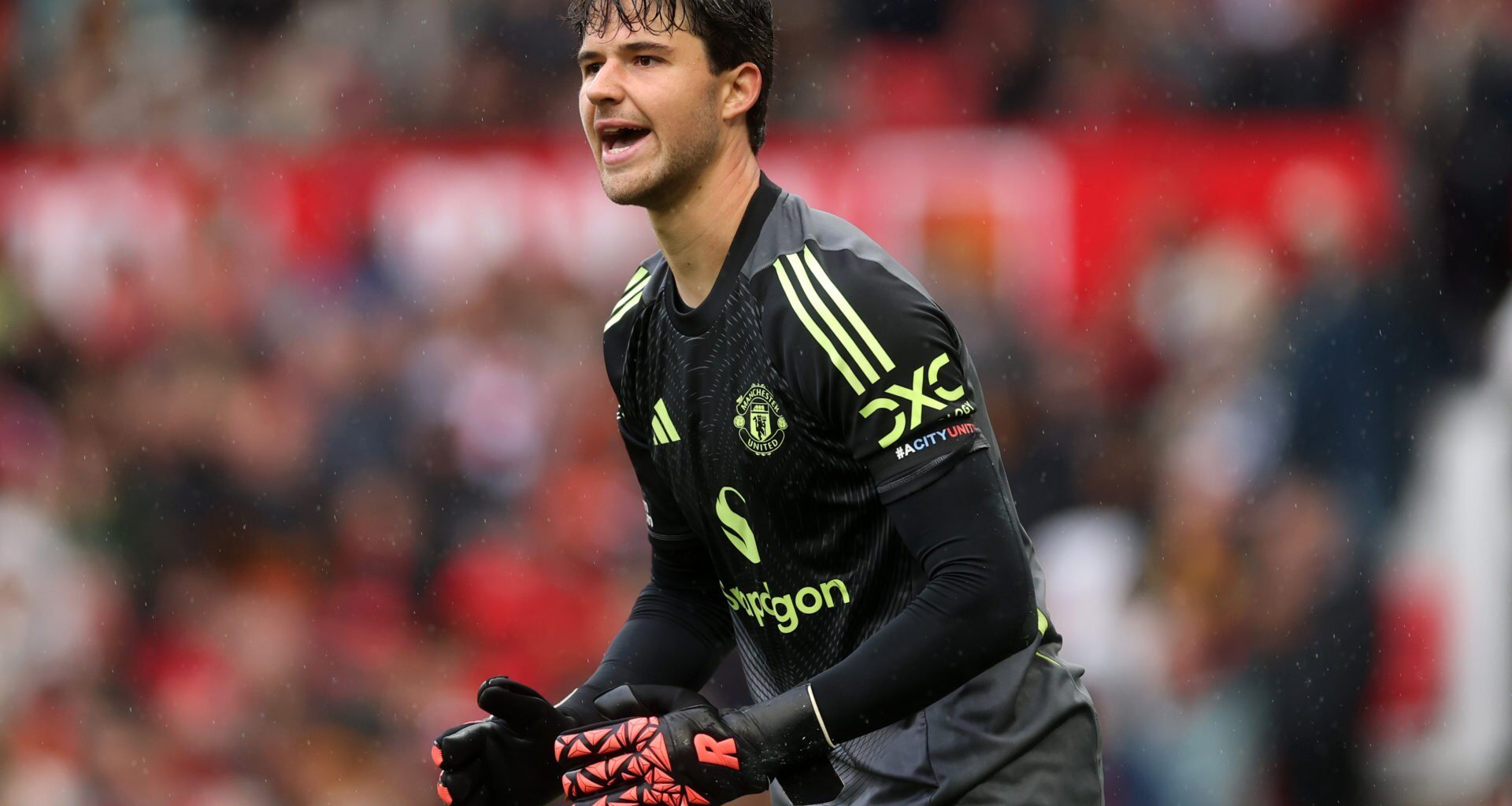 Thibaut Courtois reacts to Senne Lammens keeping clean sheet on his Manchester United debut