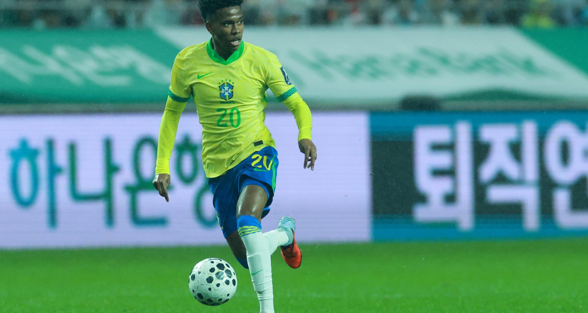 Brazilian media go wild for Chelsea's Estevao Willian after international display