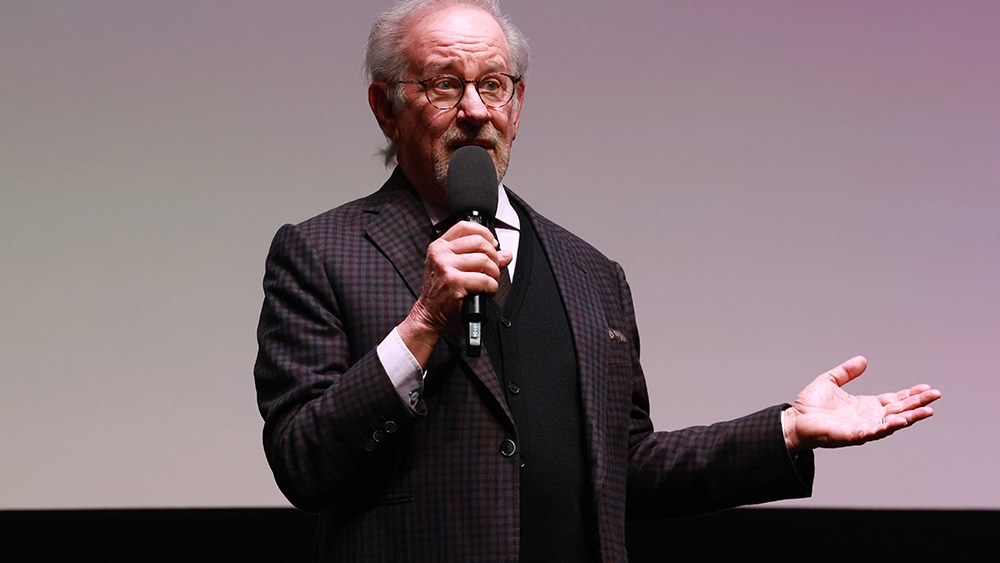 Steven Spielberg Surprises Hamnet London Premiere, Praises Chloé Zhao