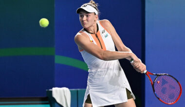 Rybakina stops Paolini in Ningbo to keep WTA Finals hopes alive