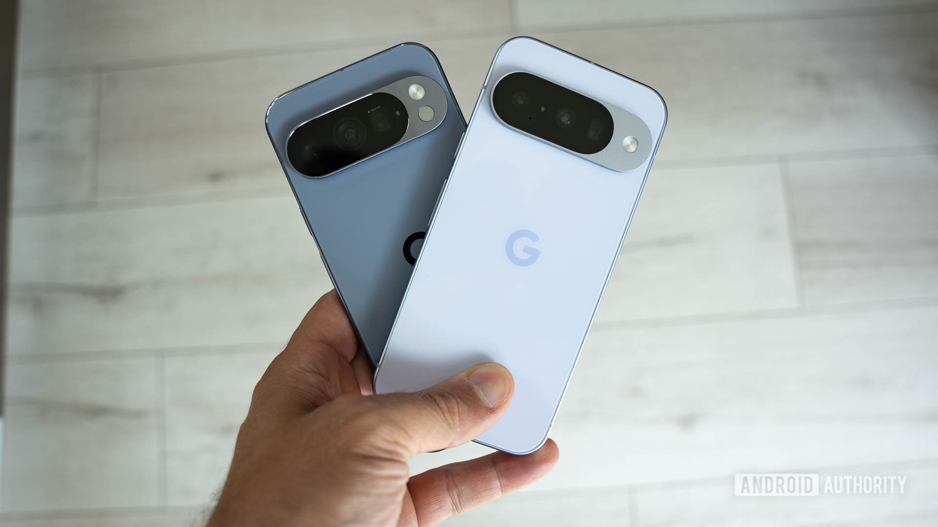 Google Pixel 10 in Frost vs Google Pixel 10 Pro in Moonstone (2 of 5)