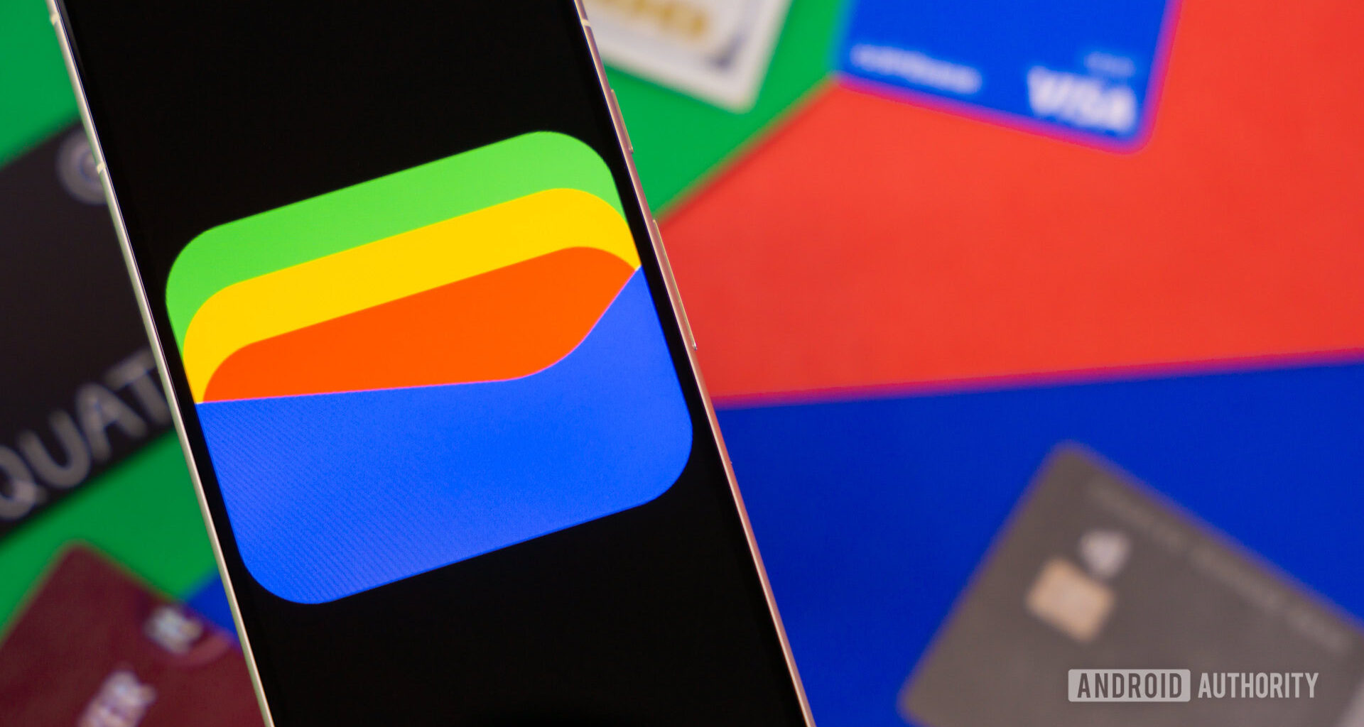 Google Wallet logo on smartphone next to credit cards and cash Stock photo 3