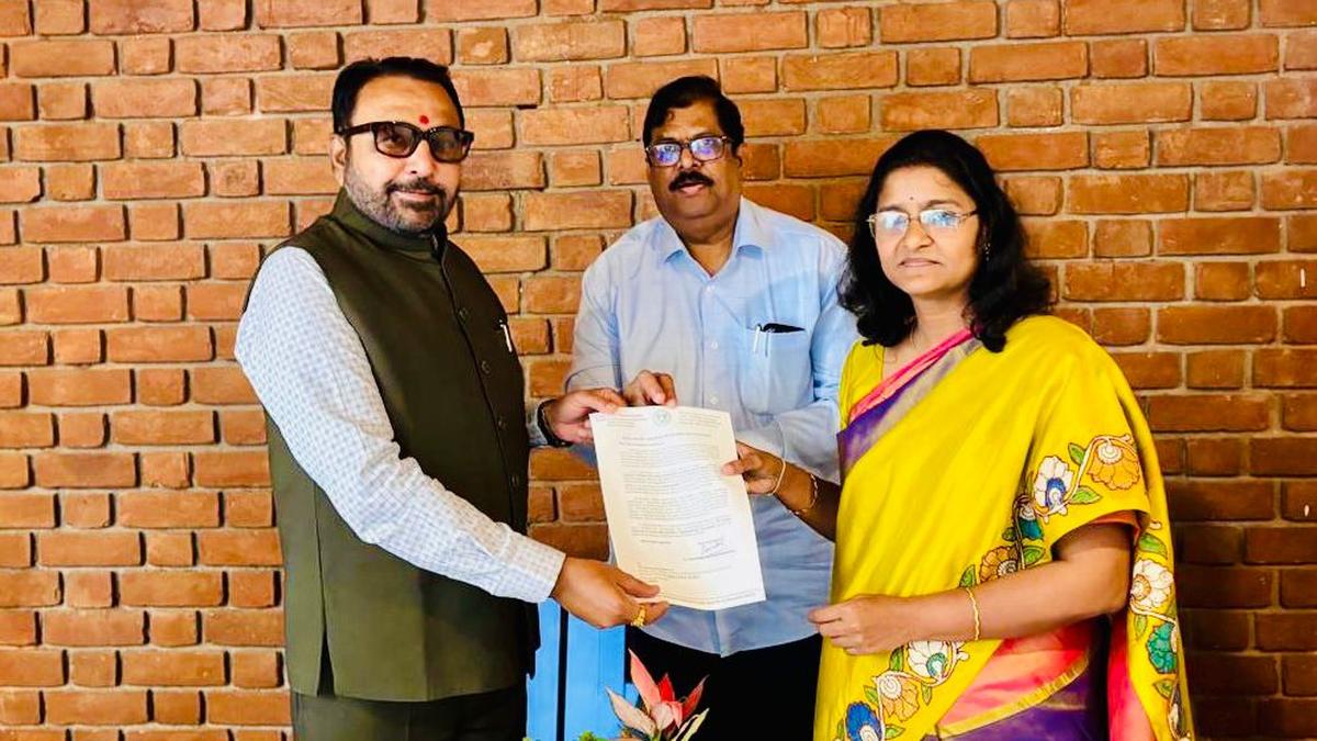 Telangana seeks All India Institute of Ayurveda, cites rich medicinal reserve