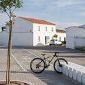 About the Fences - Clara Campoamor Square in San Silvestre de Guzmán / estudio veintidós - Exterior Photography
