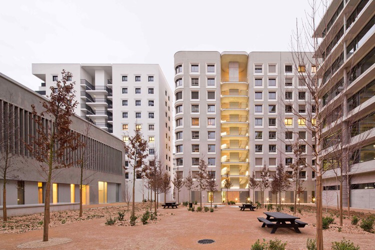 Social Housing Lyon, La Confluence / Tatiana Bilbao ESTUDIO - Image 1 of 18