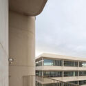 Social Housing Lyon, La Confluence / Tatiana Bilbao ESTUDIO - Interior Photography, Concrete, Balcony