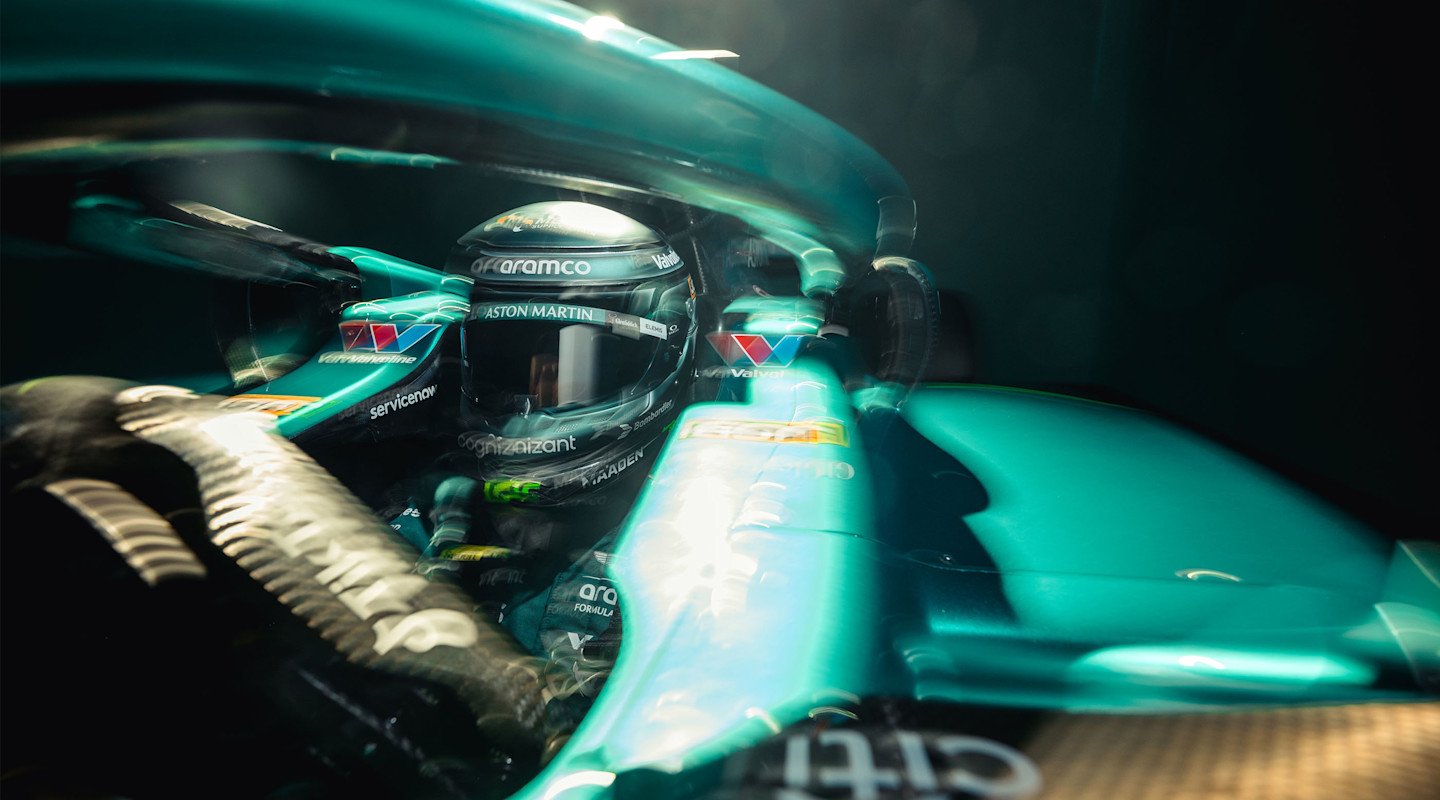 Lance cockpit g force