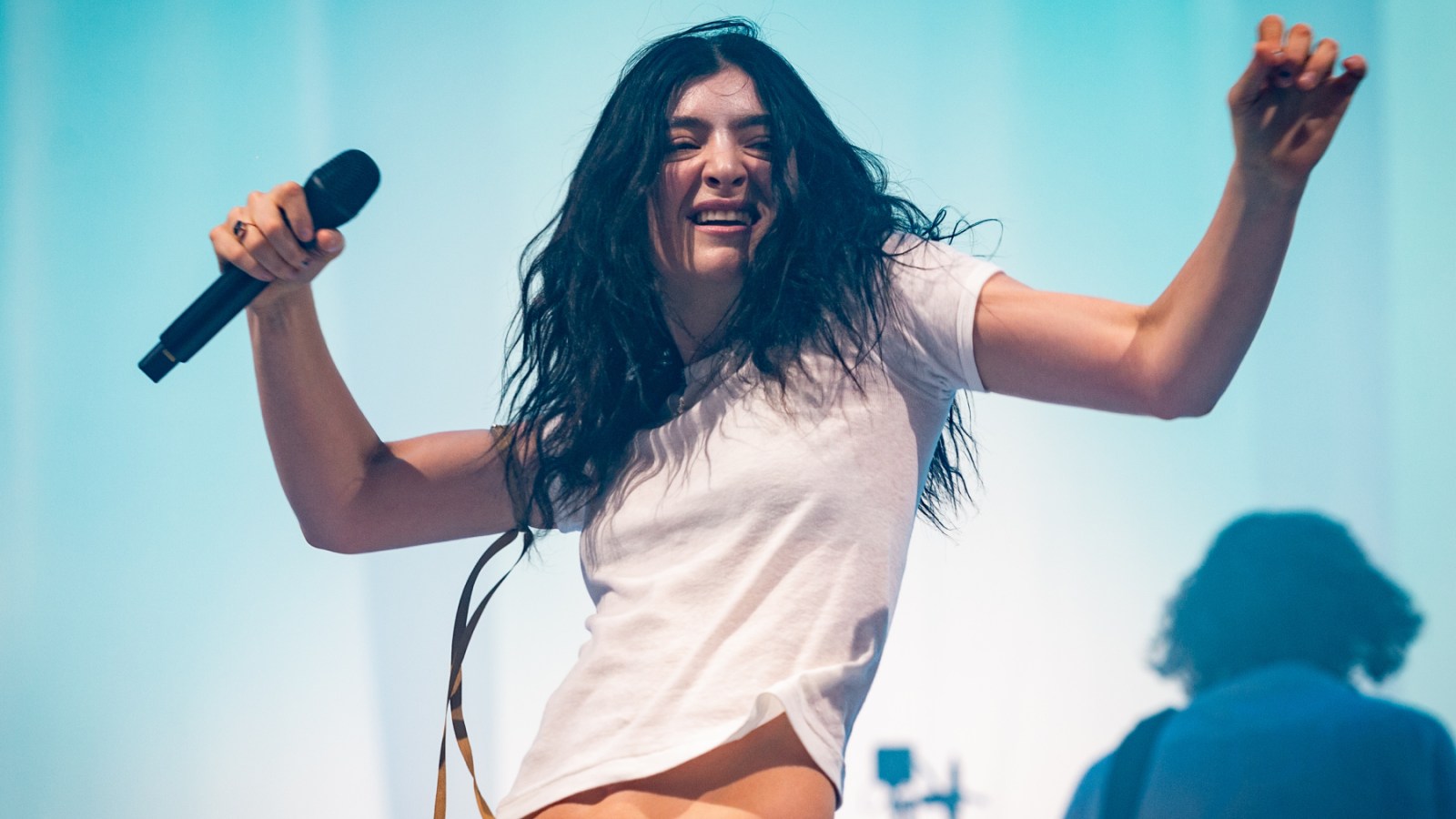 Lorde Brings Out Charli XCX for ‘Girl, So Confusing’ in L.A.: Watch