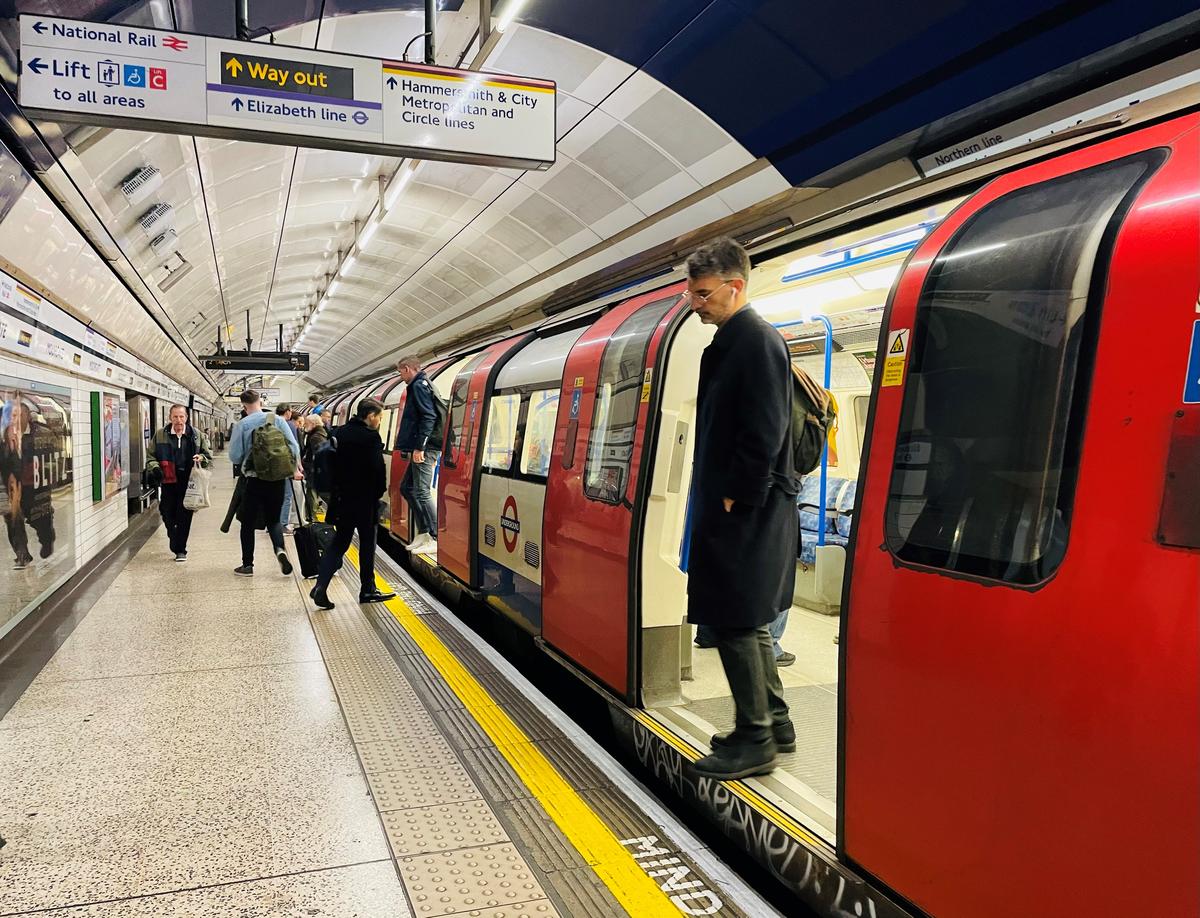 Northern Line hit with severe delays - latest travel updates - London Evening Standard