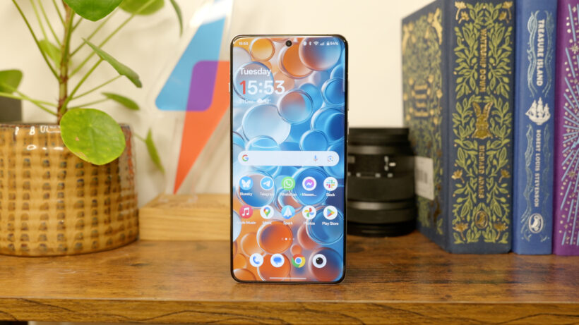 OnePlus-13-front-standing
