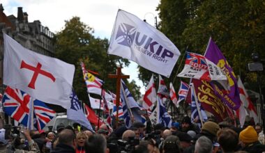 Masked Muslim protesters vow to ‘defend our community’ amid UKIP demo - London Evening Standard