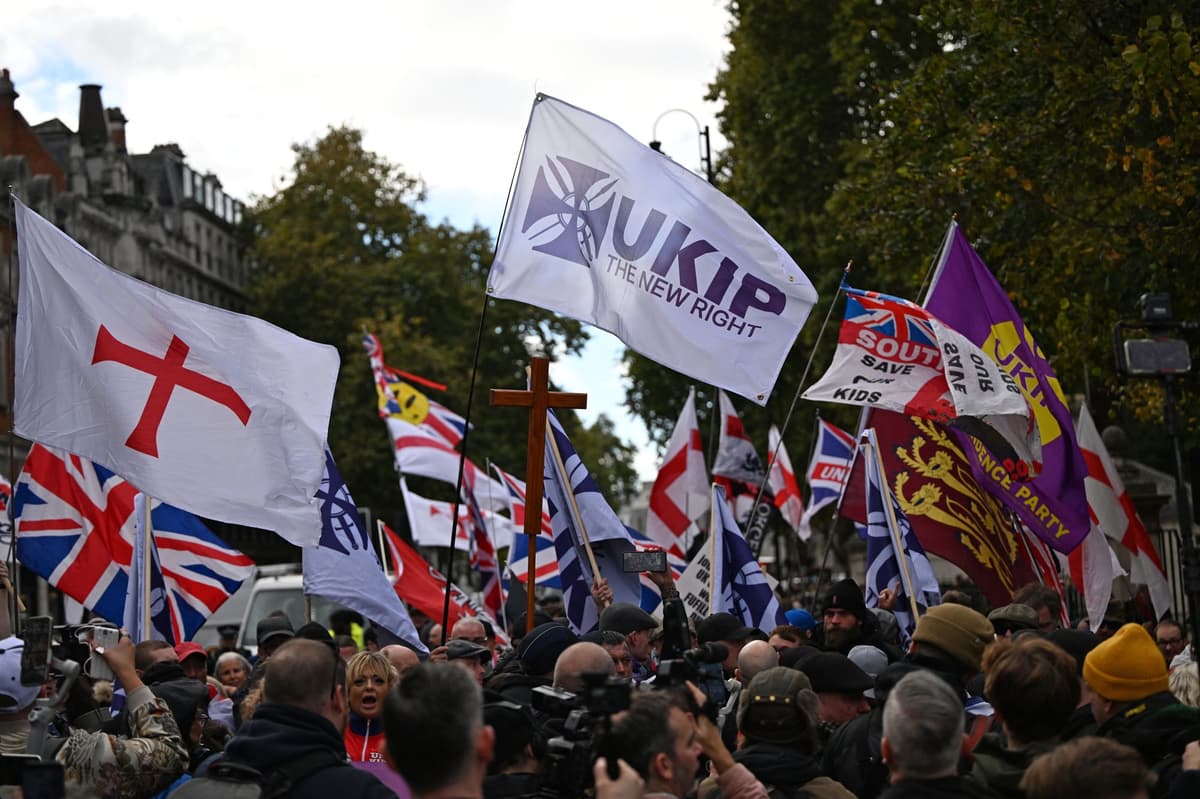 Masked Muslim protesters vow to ‘defend our community’ amid UKIP demo - London Evening Standard
