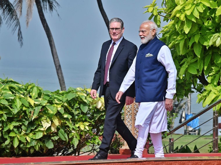 MUMBAI, INDIA - OCTOBER 09: (----EDITORIAL USE ONLY - MANDATORY CREDIT - INDIAN PRESS INFORMATION BUREAU (PIB) / HANDOUT' - NO MARKETING NO ADVERTISING CAMPAIGNS - DISTRIBUTED AS A SERVICE TO CLIENTS----) Indian Prime Minister Narendra Modi (R) receives the Prime Minister of the United Kingdom Keir Starmer (L) in Mumbai, Maharashtra, India on October 09, 2025. (Photo by Press Information Bureau (PIB) / Handout/Anadolu via Getty Images)