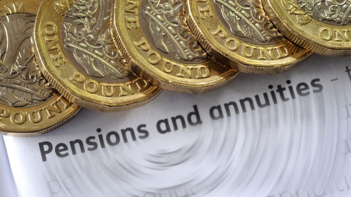 Reeves to overhaul workplace pensions in bid to boost economy