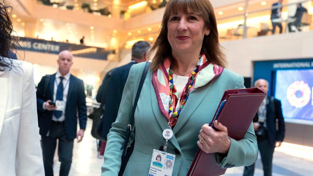 Ditch state pension triple lock and tie it to earnings, IFS tells Reeves