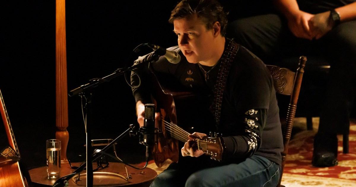 American singer issues grovelling apology after lashing out at fans in 'worst country ever'