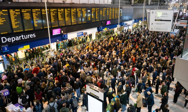 Waterloo Station very congested as thousands of commuters were delayed & trains cancelled because of signal failure in the Clapham Junction area. 29th October 2025 Photograph by Elliott Franks