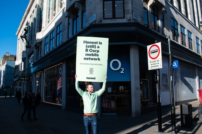 Schoolfriends who were 'told they'd be bankrupt by 30' bag ?165,000 Dragons' Den investment