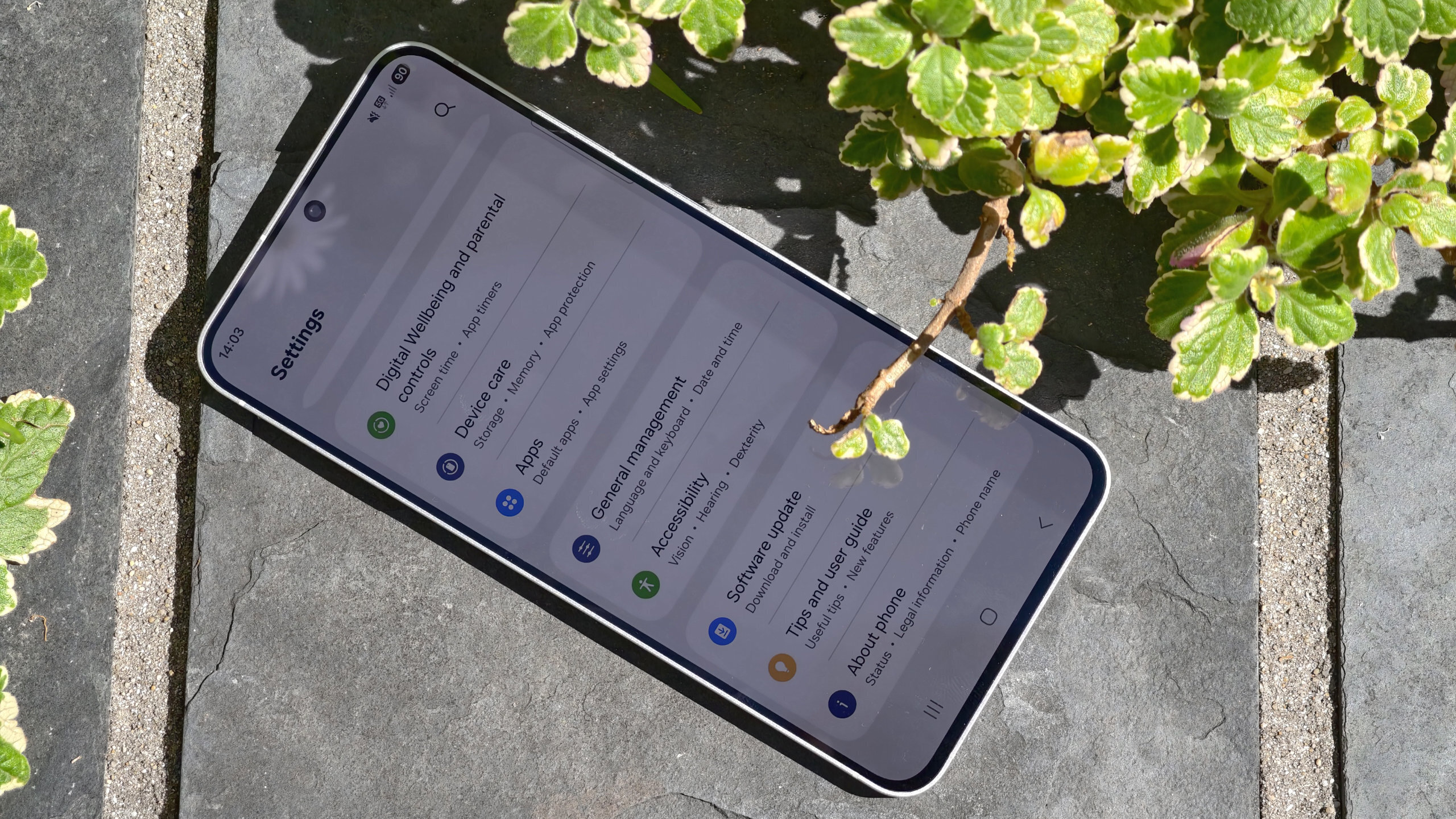 Samsung Galaxy S25 FE showing screen