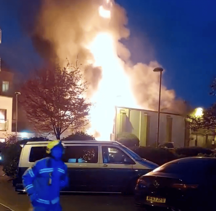 Huge fire breaks out in south London neighbourhood as locals are warned to keep their windows shut - London Evening Standard