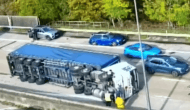 London travel news LIVE: M25 finally reopens after hours of gridlock as lorry overturns in crash